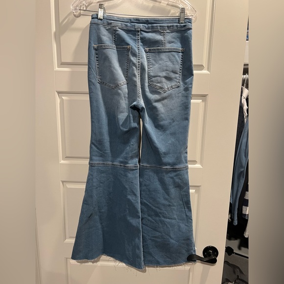 ❌ SOLD! Free People We the Free Just Float On Flare Jeans - read! - Picture 3 of 6